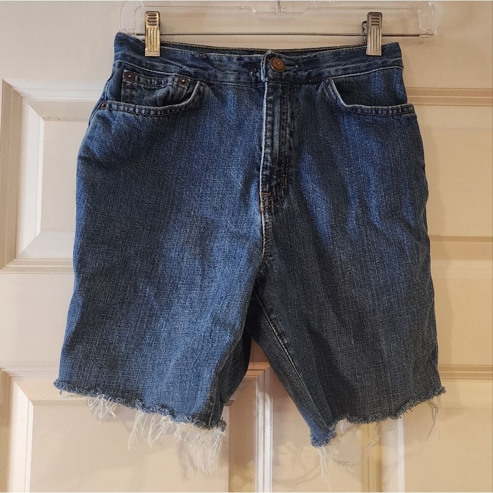 GAP reverse fit frayed hem shorts. No size, 25in waist